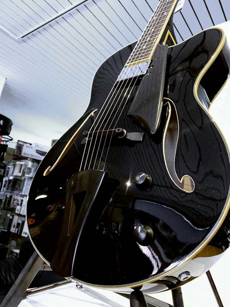 Comins Guitars GCS-16-1 (black)