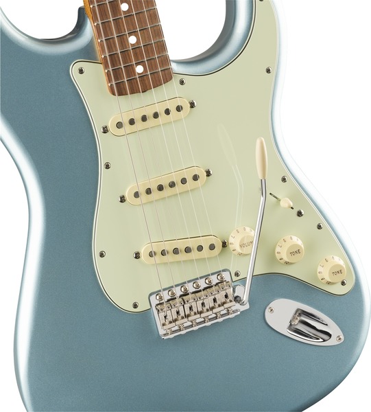 Fender Vintera '60s Stratocaster PF (ice blue metallic)