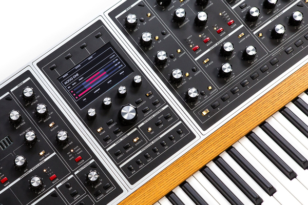 Moog One (16 voice)