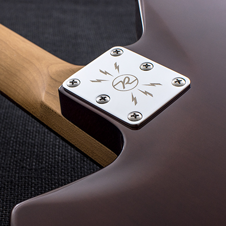 Abgewinkelter Halsabsatz