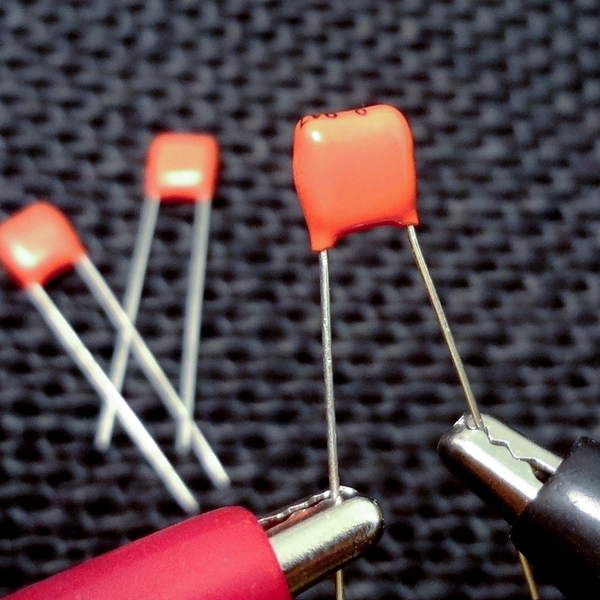 10% POLY CAPS