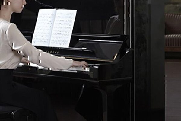 Yamaha Upright Akustik-Klavier