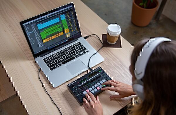 Produce and share with the world. With a single cable.