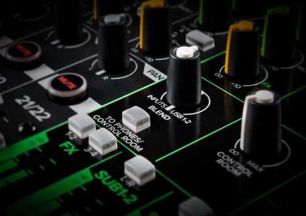 LATENCY-FREE DIRECT MONITORING