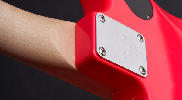 Angeschraubter Quartersawn-Ahornhals mit Eddie Van Halens modifizierter C-Backform