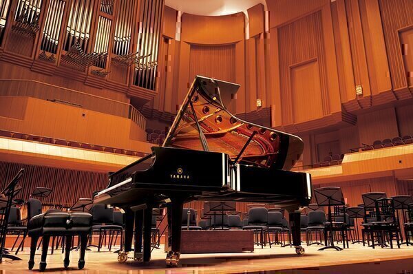 UN SON MAGNIFIQUE ET PUISSANT ÉCHANTILLONNÉ DU CÉLÈBRE PIANO À GRANDE CONCERT YAMAHA CFX
