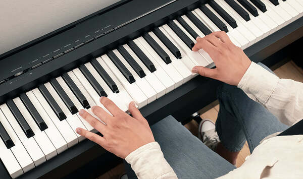 Il tocco di un pianoforte a coda: Responsive Hammer Azione della tastiera compatta