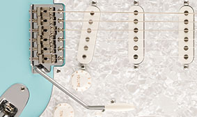 VINTAGE-STYLE 6-SCREW SYNCHRONIZED TREMOLO
