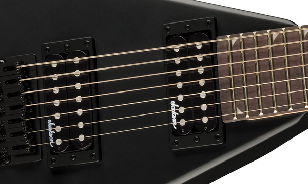 Zwei leistungsstarke 7-Saiter-Humbucker Jackson