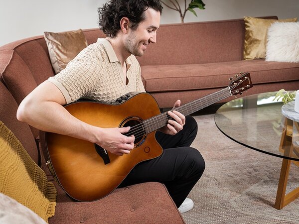 Ein Schritt über die Akustikgitarre hinaus