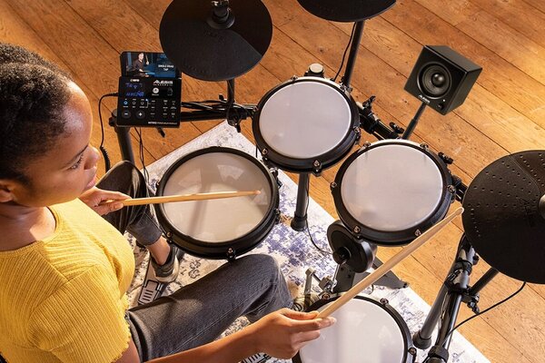 A handy amp that thrives in living rooms or bedrooms