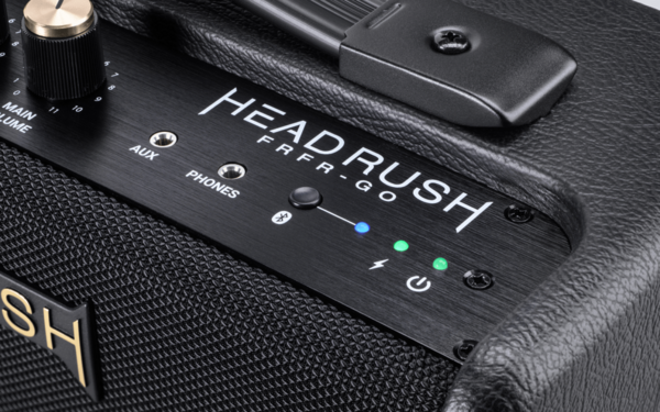 Mitspielen mit Bluetooth®, Aux-In und privatem Übungseinheit