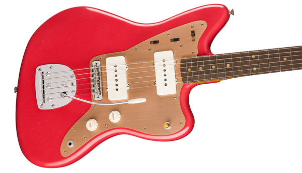 Acabamento em laca de nitrocelulose desgastada pela estrada e pela carroceria de amieiro