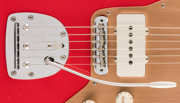 TREMOLO FLUTUANTE ESTILO VINTAGE COM BRAÇO DE TREMOLO DE PRESSÃO