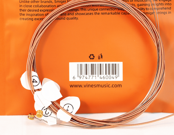 Cordas de guitarra folk em cobre vermelho para um timbre quente e conforto duradouro.