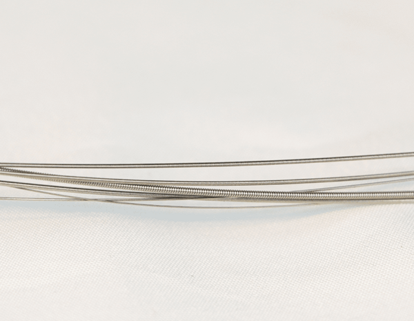 Corde per chitarra elettrica nichelate, per un suono ricco, durevolezza e suonabilità espressiva